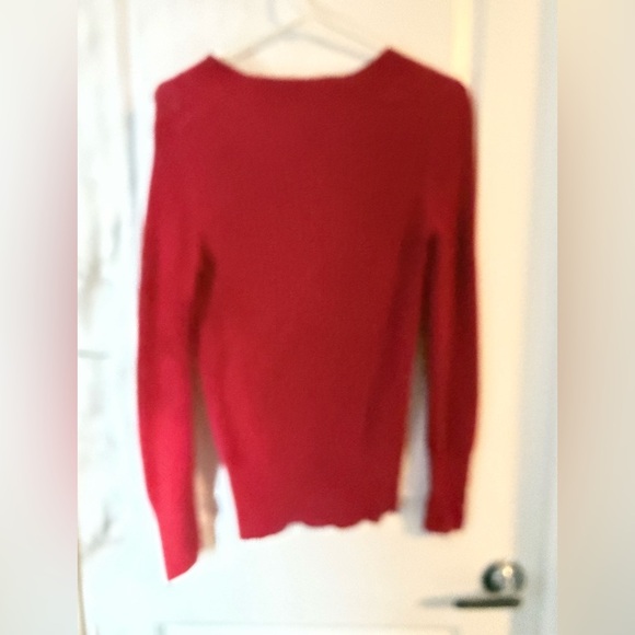 Red V-Neck Cable Knit Sweater - Picture 4 of 5